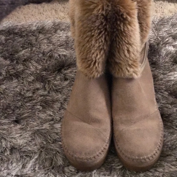 Toms Shoes - Tom's moccasin style boot with faux fur cuff